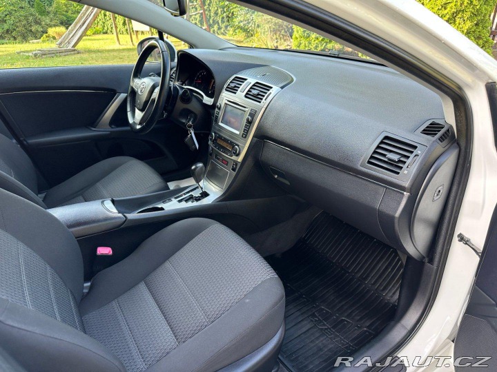 Toyota Avensis 1.8 16v Automat 2014