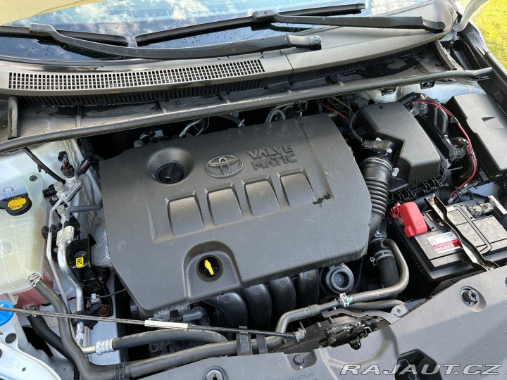 Toyota Avensis 1.8 16v Automat 2014