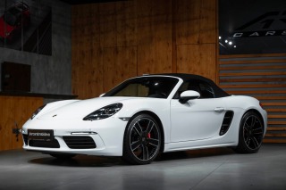 Porsche Boxster 718, BOSE, CHRONO, VÝFUKY