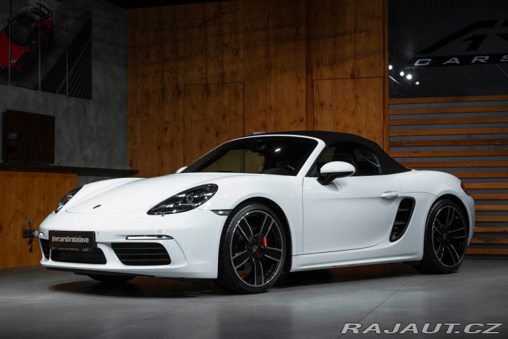 Porsche Boxster 718, BOSE, CHRONO, VÝFUKY 2017