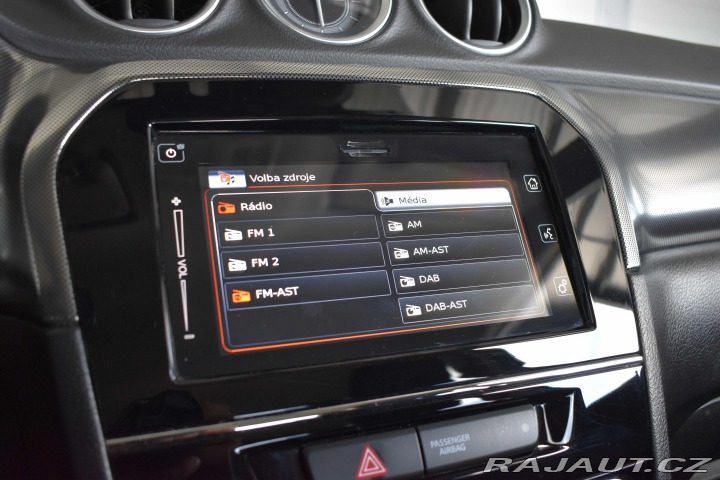 Suzuki Vitara 1.4i HYBRID REZERVACE 2021
