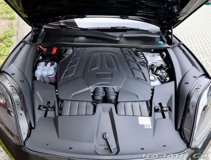 Porsche Cayenne Coupe V8 Turbo E-Hybrid 2024
