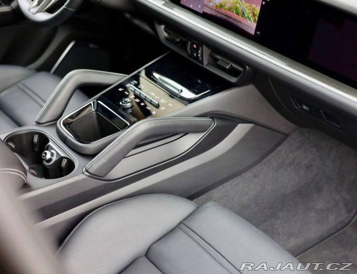 Porsche Cayenne Coupe V8 Turbo E-Hybrid 2024
