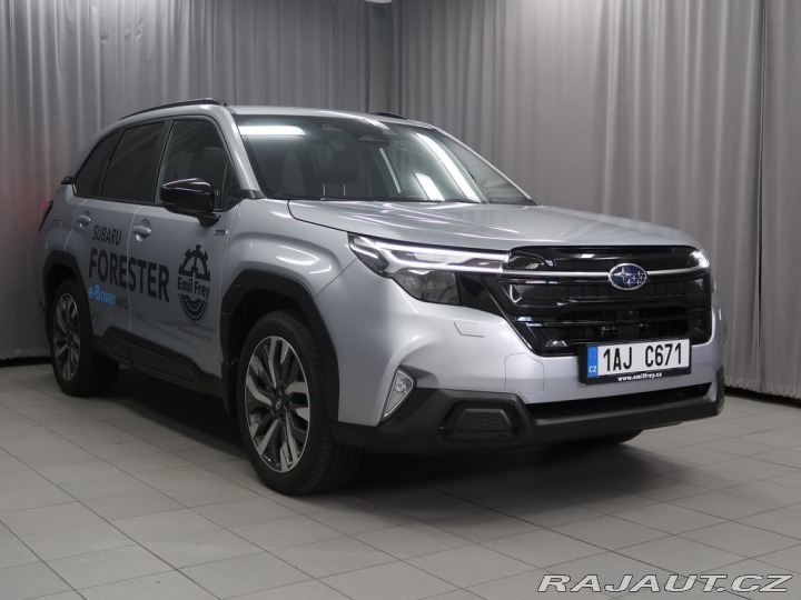 Subaru Forester TOURING 4X4. Předváděcí v 2025