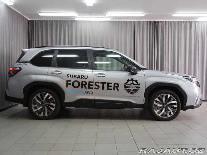 Subaru Forester TOURING 4X4. Předváděcí v 2025