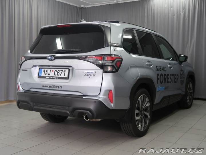 Subaru Forester TOURING 4X4. Předváděcí v 2025
