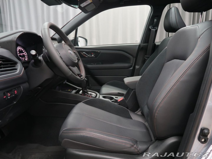 Subaru Forester TOURING 4X4. Předváděcí v 2025