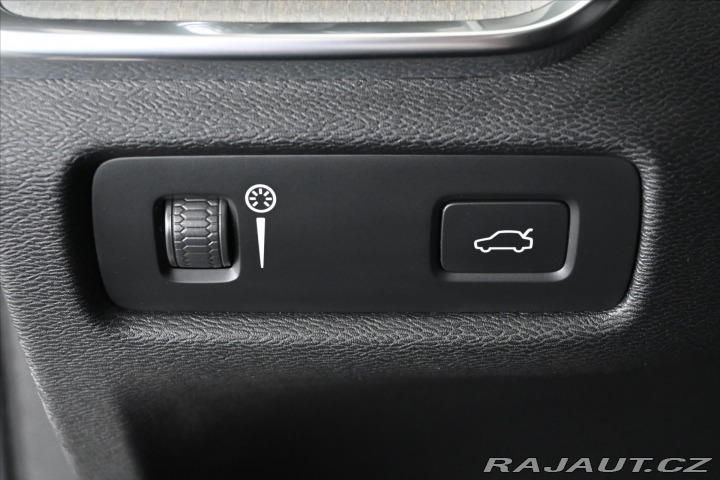 Volvo V60 2,0 B4 145 kW AT8 Inscrip 2021