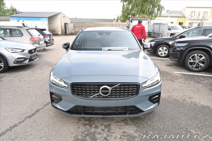 Volvo V60 2,0 B4 145kW AT8 R-Design 2022