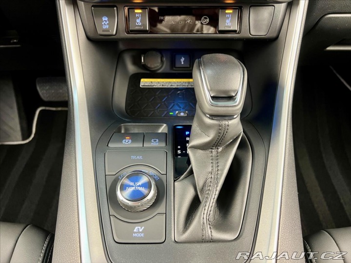 Toyota RAV4 2,5 HYBRID e-CVT AWD BLAC 2022