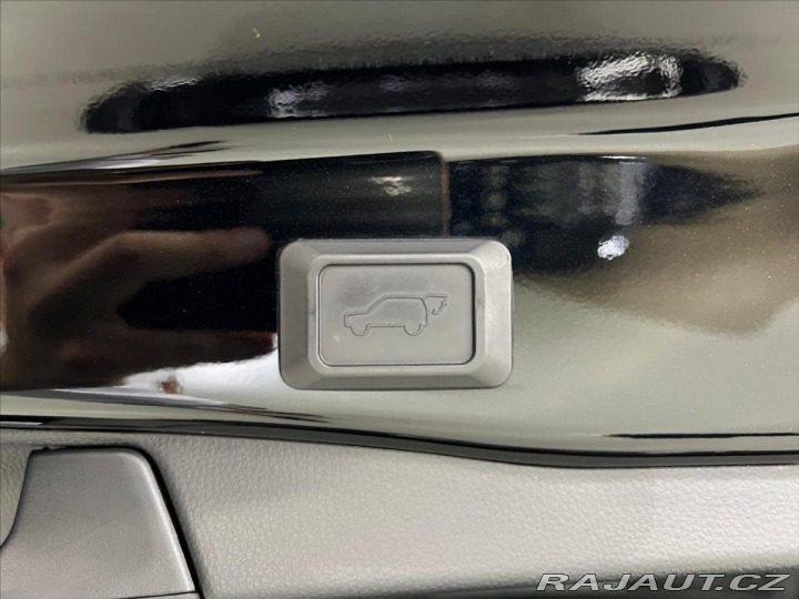 Toyota RAV4 2,5 HYBRID e-CVT AWD BLAC 2022