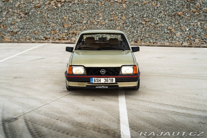 Opel Ostatní modely Ascona 2,0 C 1800