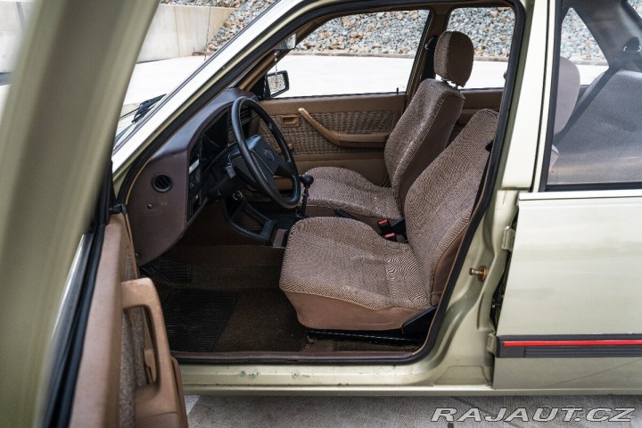 Opel Ostatní modely Ascona 2,0 C 1800