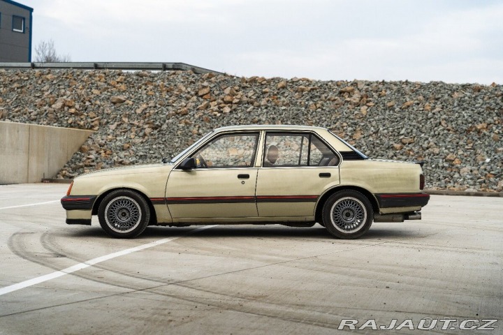 Opel Ostatní modely Ascona 2,0 C 1800