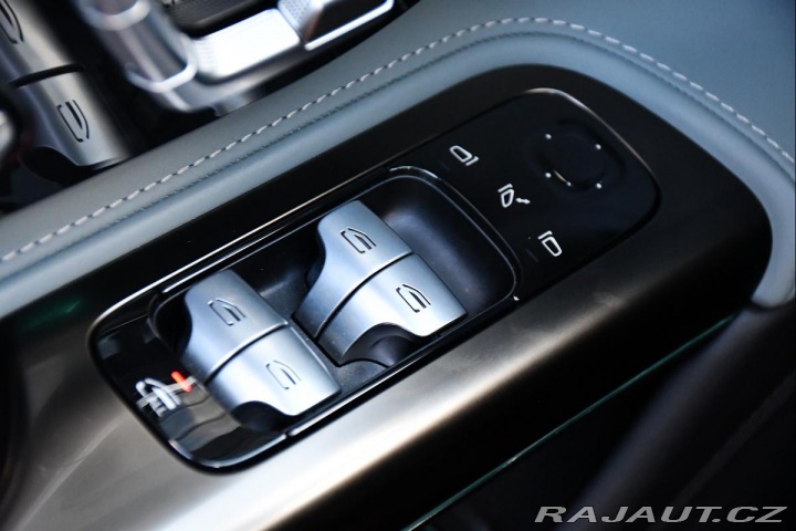 Mercedes-Benz SL AMG Rezervace 2023