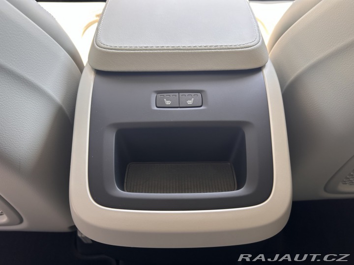Volvo XC90 B5 AWD PLUS Bright 7míst 2024