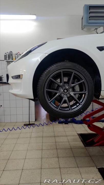 Tesla Model 3 LR 4x4, 62tis km, PLNÝ re 1800