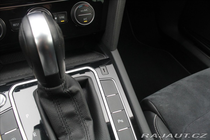 Volkswagen Passat 2,0 TDi 140kW DSG Eleganc 2020