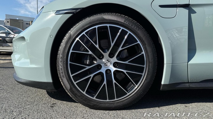 Porsche Taycan 2025
