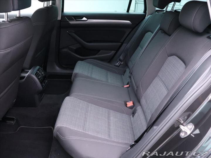 Volkswagen Passat 2,0 TDI 110kW DSG LED DPH 2021
