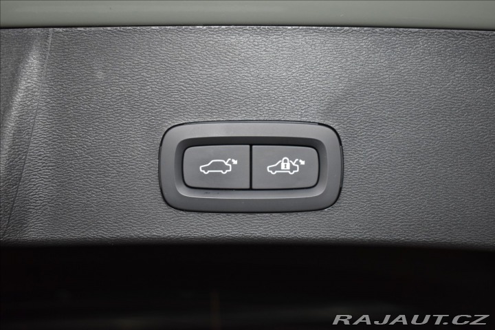 Volvo XC40 2,0 B4 PLUS Dark BLIS,Bez 2024