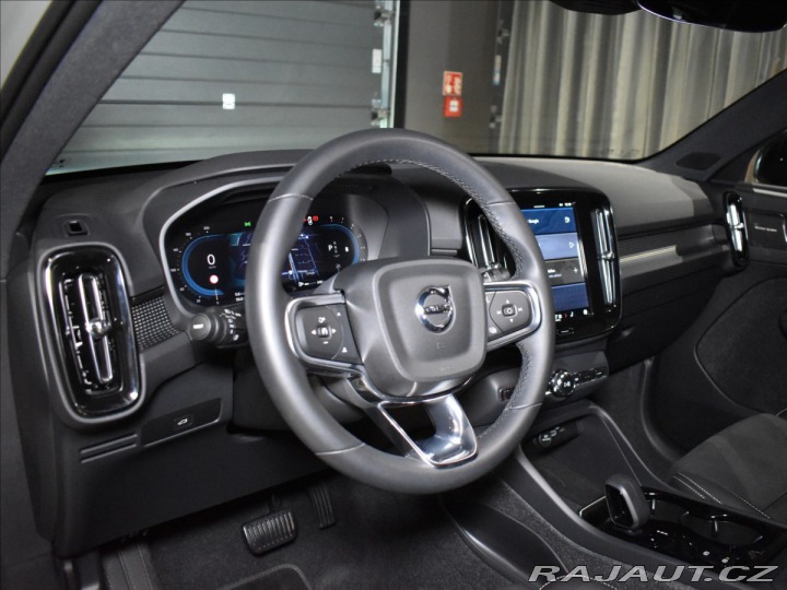 Volvo XC40 2,0 B4 PLUS Dark BLIS,Bez 2024