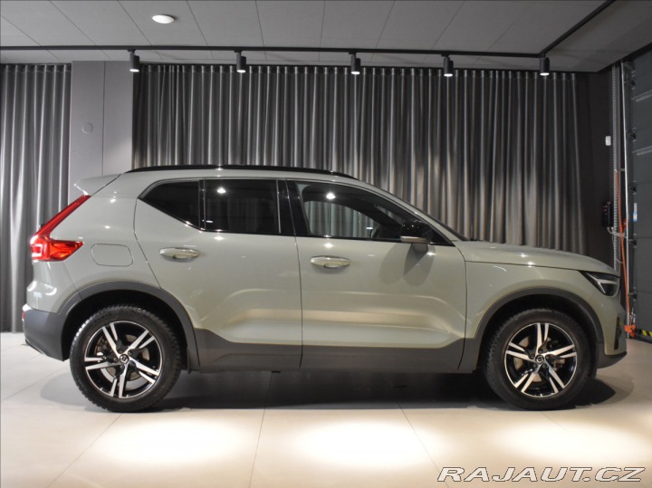 Volvo XC40 2,0 B4 PLUS Dark BLIS,Bez 2024