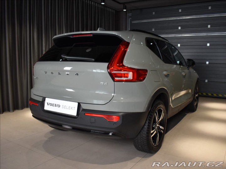 Volvo XC40 2,0 B4 PLUS Dark BLIS,Bez 2024