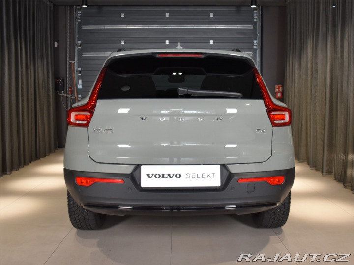 Volvo XC40 2,0 B4 PLUS Dark BLIS,Bez 2024