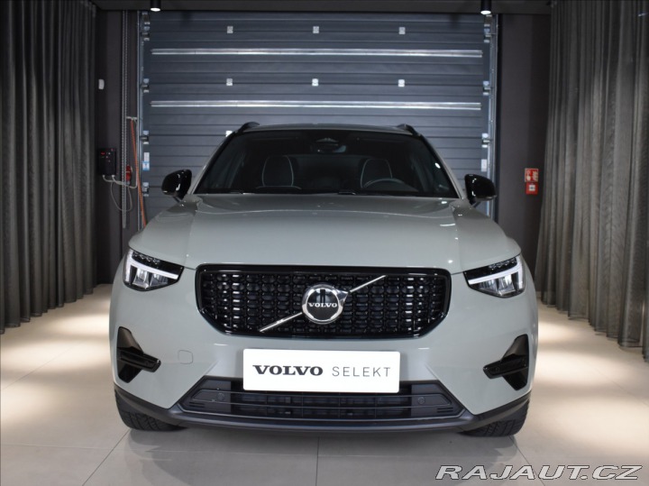 Volvo XC40 2,0 B4 PLUS Dark BLIS,Bez 2024
