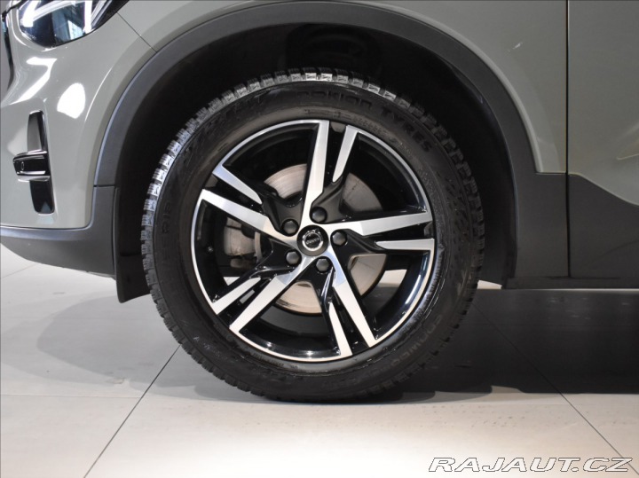 Volvo XC40 2,0 B4 PLUS Dark BLIS,Bez 2024