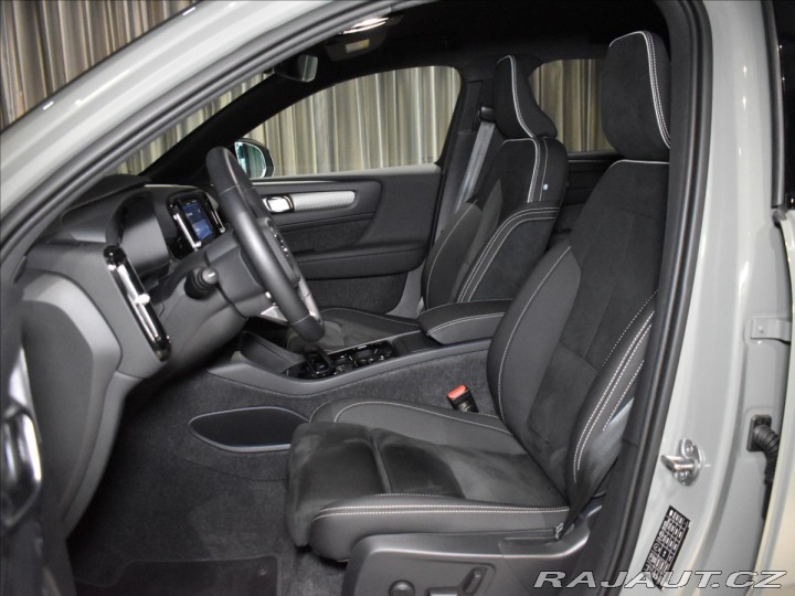 Volvo XC40 2,0 B4 PLUS Dark BLIS,Bez 2024