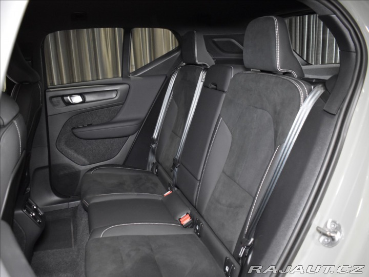 Volvo XC40 2,0 B4 PLUS Dark BLIS,Bez 2024