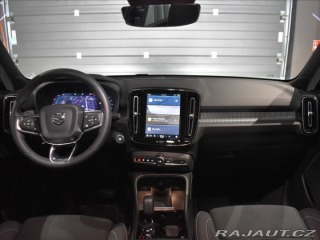 Volvo XC40 2,0 B4 PLUS Dark BLIS,Bez 2024