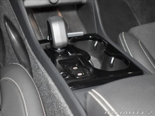 Volvo XC40 2,0 B4 PLUS Dark BLIS,Bez 2024