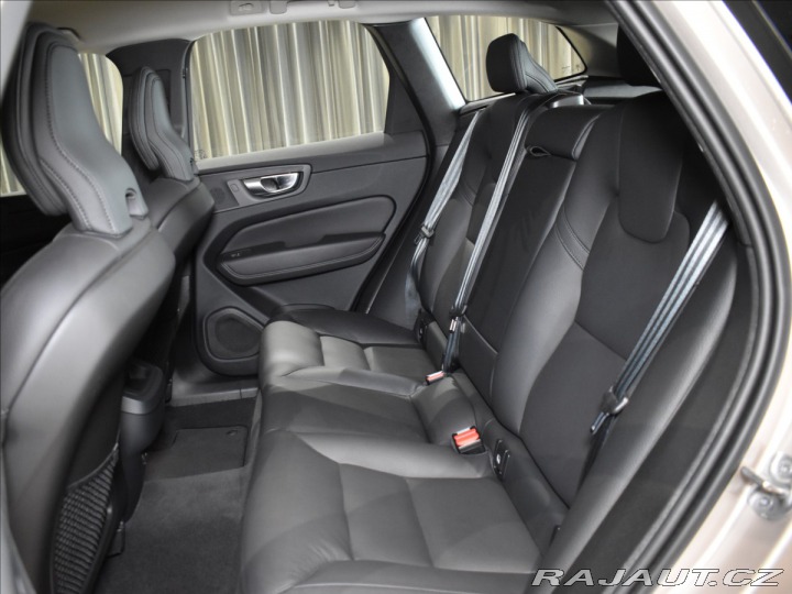 Volvo XC60 2,0 B4 AWD PLUS BLIS,Bezk 2024