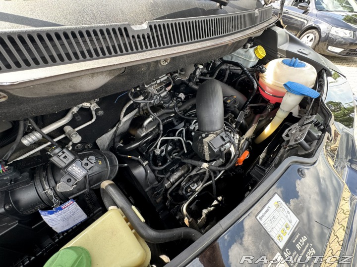 Volkswagen Caravelle LONG 9 MÍST 2,0 TDI 103KW 2010