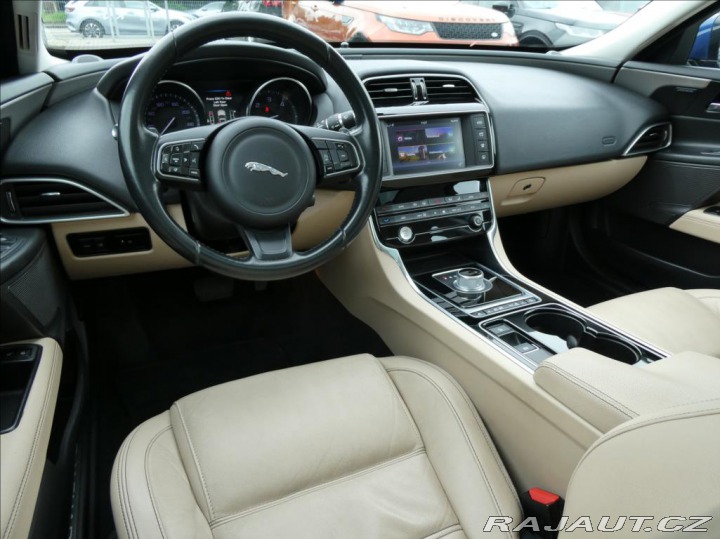 Jaguar XE 2,0 d, Prestige, 1.Maj.ČR 2016