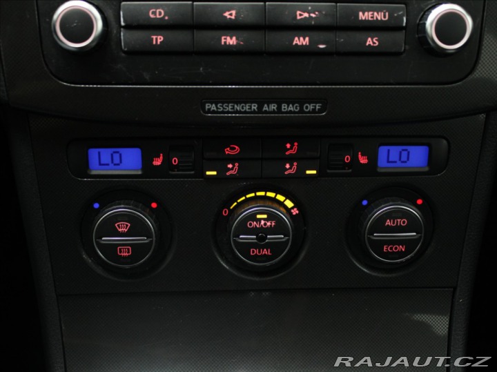 Volkswagen Passat 1,6 i 75kW Nové STK 2006