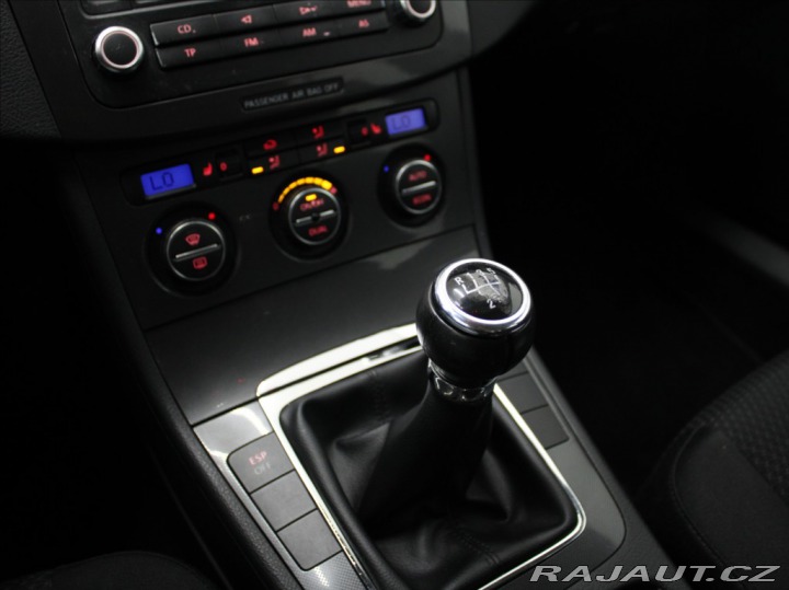 Volkswagen Passat 1,6 i 75kW Nové STK 2006