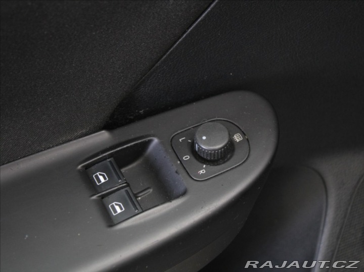 Volkswagen Passat 1,6 i 75kW Nové STK 2006