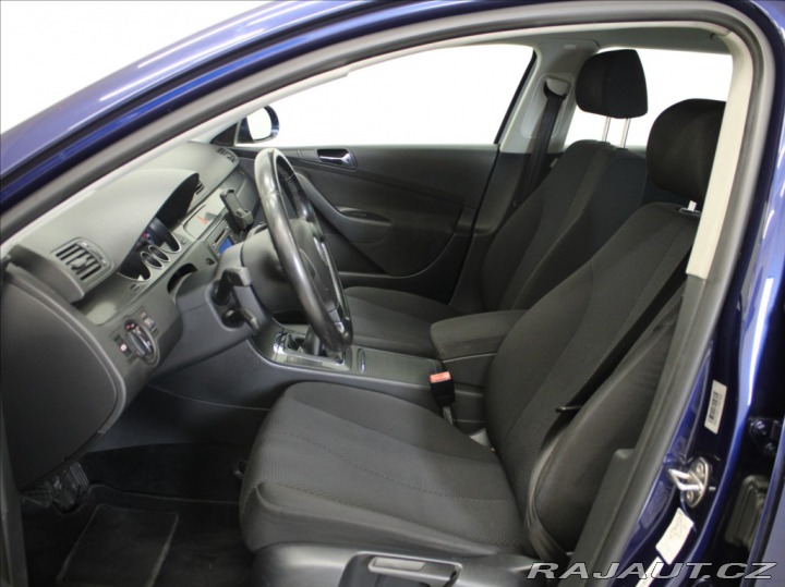Volkswagen Passat 1,6 i 75kW Nové STK 2006