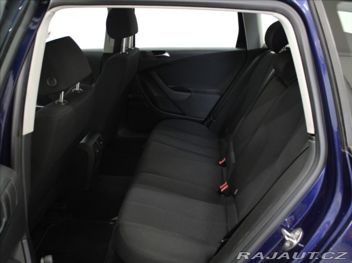 Volkswagen Passat 1,6 i 75kW Nové STK 2006