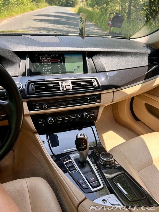 BMW 5 2,0 520D xDrive po face 2014