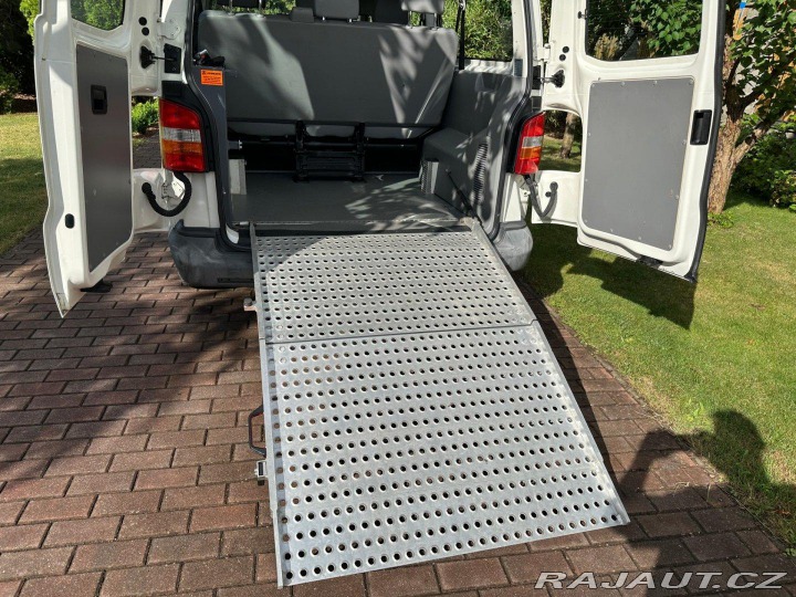 Volkswagen Transporter 2.5Tdi 96kw 9-míst 2009