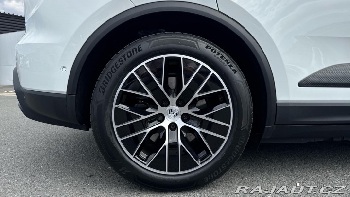 Porsche Macan 2025