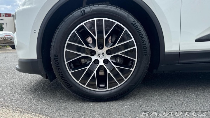 Porsche Macan 2025