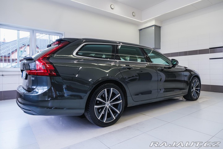 Volvo V90 B4 140kW Momentum Pro 2021