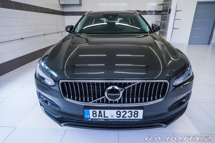 Volvo V90 B4 140kW Momentum Pro 2021
