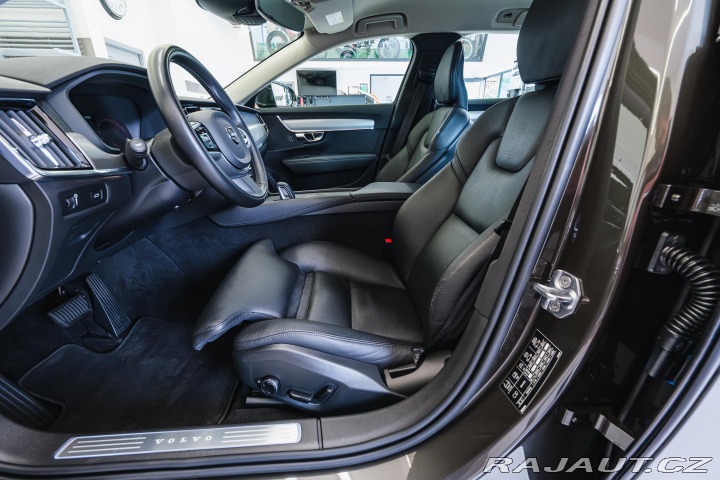 Volvo V90 B4 140kW Momentum Pro 2021